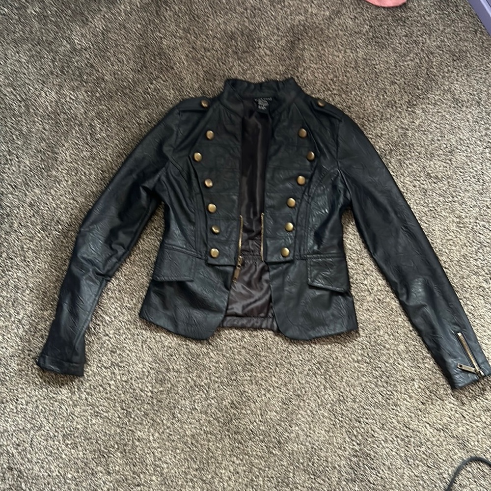 Fitted leather jacket